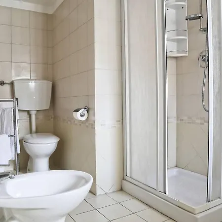 Parcheggio Gratuito Vicino Torre Di Apartamento